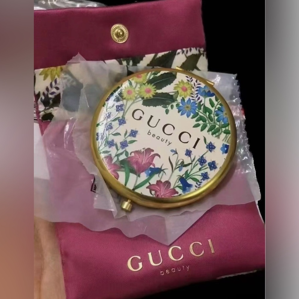 Gucci Beauty Floral Compact Mirror NEW in its Original Burgundy Gucci Bag GWP